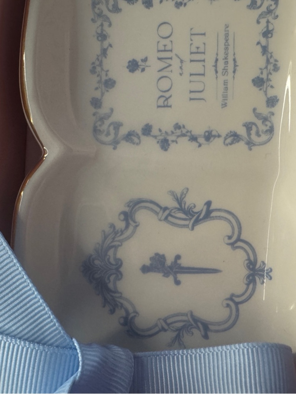 Romeo & Juliet Blue and White Book Ceramic Trinket Tray - Picture 3 of 4